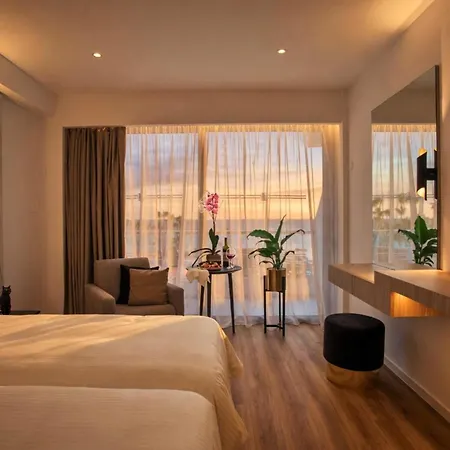 Cavo Maris & Hotel