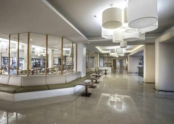 Hotell Cavo Maris 4*