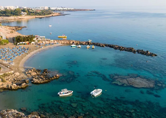 Hotell Cavo Maris 4*