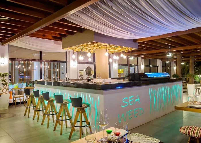 Cavo Maris Hotell 4*